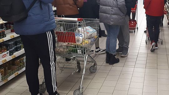 19-latek z Lublina biegał z bronią po centrum handlowym. Ewakuacja