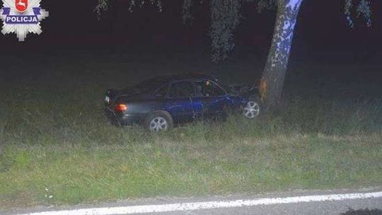 19-latka jechała zbyt szybko. Uderzyła w drzewo