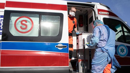 197 osób w Polsce z pozytywnym wynikiem badania na koronawirusa. Zmarło 10 chorych