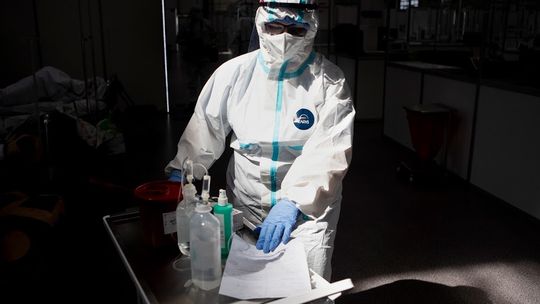 2 525 nowych przypadków zakażenia koronawirusem w Polsce. Poniedziałkowy raport 