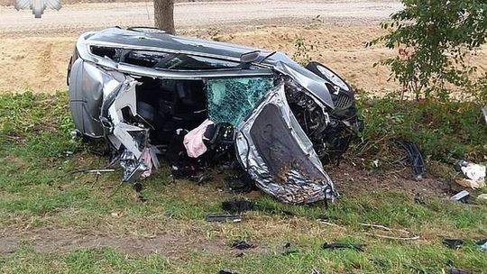 2-letnie dziecko zginęło w wypadku. Zderzenie mazdy z ciężarówką [zdjęcia]