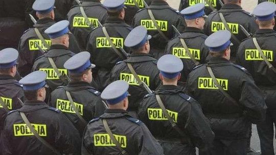 2 nowe radiowozy, 9 nowych komputerów, 40 telefonów. Bialska policja podsumowuje rok