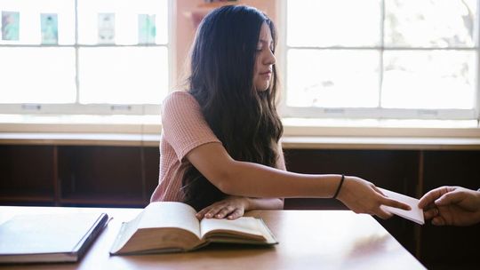 20 lat elektronicznych legitymacji studenckich w Polsce. Jak zmieniał się system zabezpieczeń?