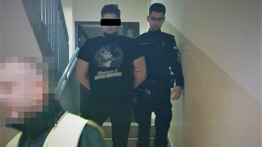 20-latek przyszedł po pieniądze. Wpadł na gorącym uczynku