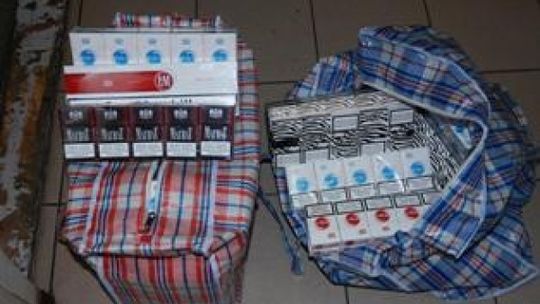 20-latek trafił do aresztu. Miał 600 paczek nielegalnych papierosów