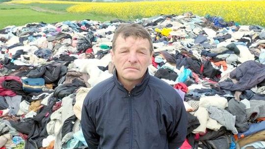 20 ton ubrań na polu pod Lublinem. Już wiadomo skąd się tam wzięły