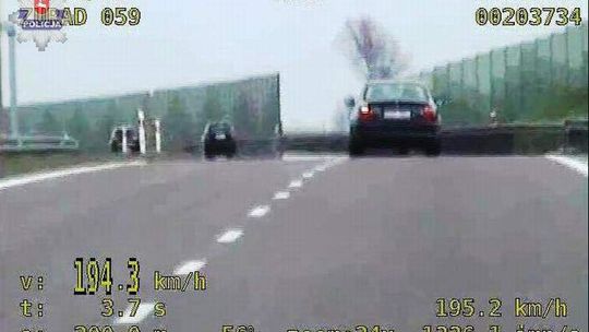 200 km/h po S17. Wkrótce za taką prędkość będzie się tracić prawo jazdy (wideo)