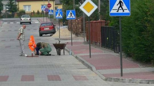 200 metrów ulicy - aż 16 znaków „przejście dla pieszych”