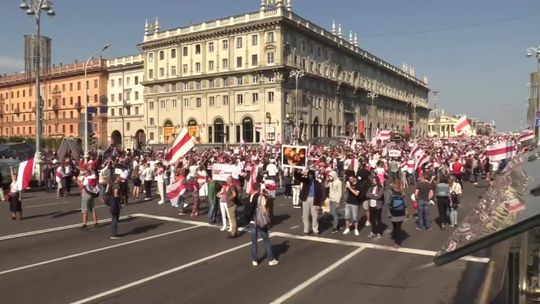 200 tys. osób na demonstracji w Mińsku. OMON zatrzymał co najmniej 140 osób