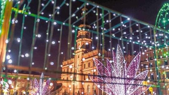 200 tys. świątecznych światełek rozbłyśnie na rynku w Zamościu. Radni krytykują