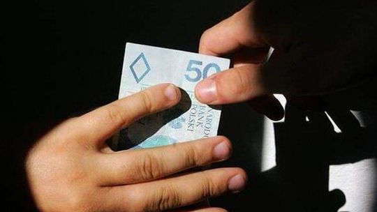 200 zł za cesarskie cięcie? Lekarze odpowiedzą za łapówki. Jeden wciąż leczy