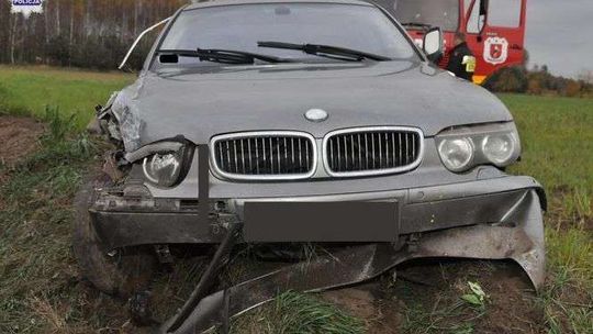 21-latek uderzył BMW w tył audi. Był pod wpływem alkoholu, dwie osoby ranne