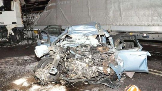 21-latek zginął w wypadku, pożar ciężarówki [zdjęcia, wideo]