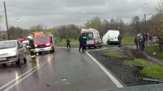 21-latka straciła panowanie nad autem. Zderzyła się z dostawczym fiatem