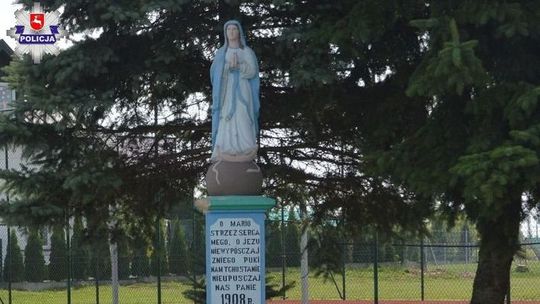 22-latek zniszczył kapliczkę. Twierdzi, że nie wiedział, co robi
