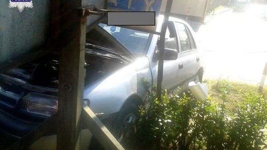 23-latek zasłabł za kierownicą. Prawie wjechał do sklepu