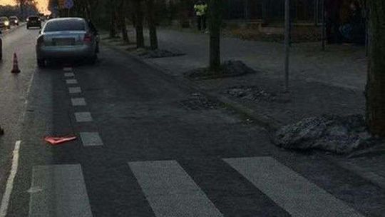 24-latka nie zauważyła pieszych? Groźny wypadek na przejściu 