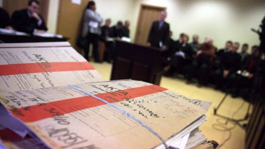 25-latek podszywał się w internecie i chwalił obozy zagłady