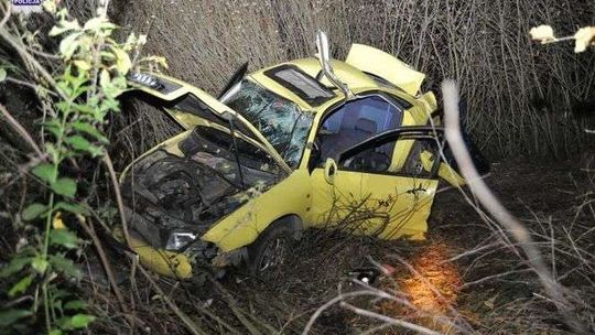 25-latek zjechał audi do rowu. Cztery osoby w szpitalu (zdjęcia)