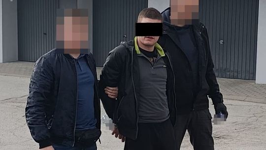 26 lat i trzy listy gończe na koncie. Nie wymknął się "łowcom głów"