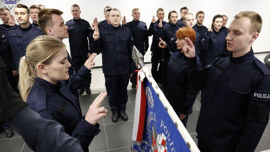 26 nowych policjantów. Dzisiaj ślubowali w Lublinie [zdjęcia]