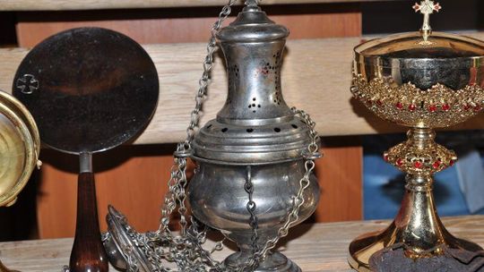 27-latek okradł kościół. Policjanci znaleźli łupy po śladach krwi (zdjęcia)