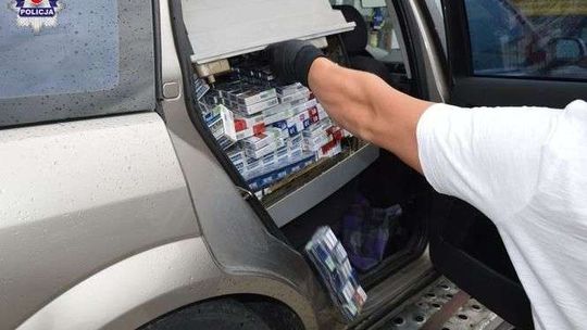 2700 paczek papierosów ukrył w telewizorach (zdjęcia)
