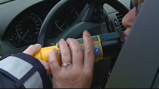 28-latka dachowała audi. Wiozła dwójkę dzieci 