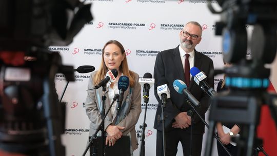 Katarzyna Pęłczyńska-Nałęcz podczas konferencji prasowej dotyczącej Szwajcarsko-Polskiego Programu Współpracy