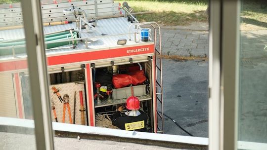 29-latek przykryty ubraniami. Na miejsce byli wzywani strażacy