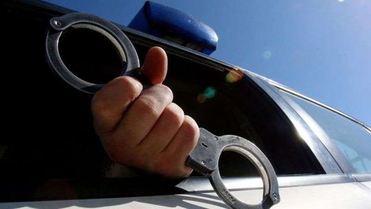 29-latek zdemolował autobus, groził policjantom i kierowcy