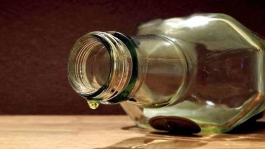 3-latek w koszulce i majtkach błąkał się sam po ulicy w Puławach. Matka pijana