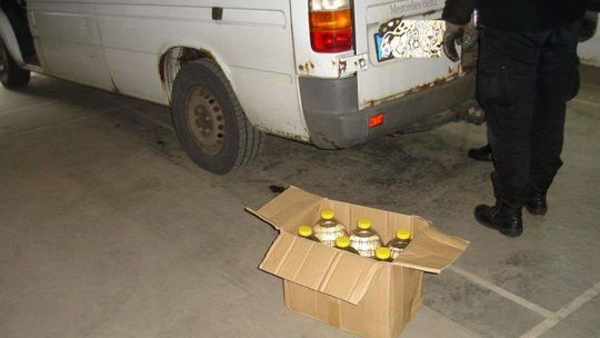 3 tysiące litrów nielegalnego alkoholu w busie