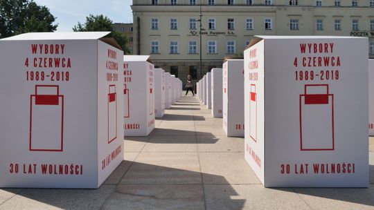 30 lat Lublina na zdjęciach i 170 urn wyborczych na placu Litewskim