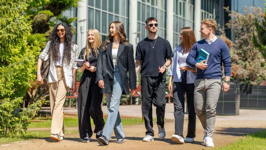 30 lat tradycji i innowacji – dołącz do grona studentów WSPiA