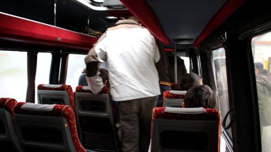 30 miejsc w busie, a pasażerów 48. Kierowca dostał mandat