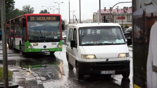 30 nowych autobusów. A kierowcy muszą posiadać „komunikatywną znajomość języka polskiego”