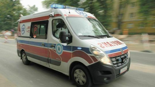 30 osób rannych, jedna nie żyje. Autobus zderzył się z karetką