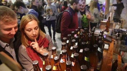 30 wystawców i setki piw. W Lublinie trwają Targi Piw Rzemieślniczych [ZDJĘCIA]