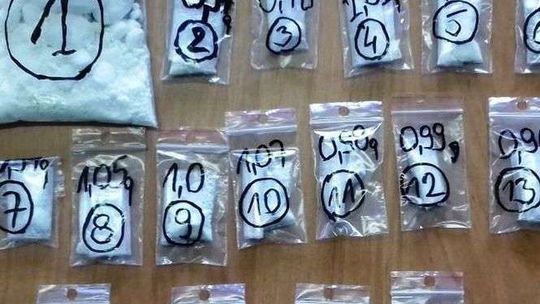 300 porcji amfetaminy w mieszkaniu 29-latka. Sprawdzają, czy nią handlował