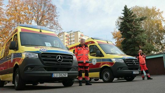 300 tys. kilometrów i emerytura. Lubelskie pogotowie ma nowe karetki. Zdjęcia