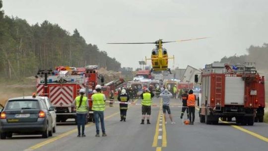 31 osób poszkodowanych w karambolu na drodze nr 17! Ciężarówka uderzyła w inne auta
