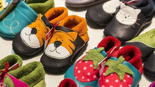 32-latka straciła dużo pieniędzy. A chciała tylko sprzedać dziecięce buciki