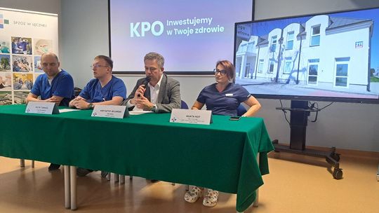 Dyrekcja i lekarze SPZOZ w Łęcznej podczas konferencji prasowej poświęconej inwestycjom z Krajowego Planu Odbudowy.