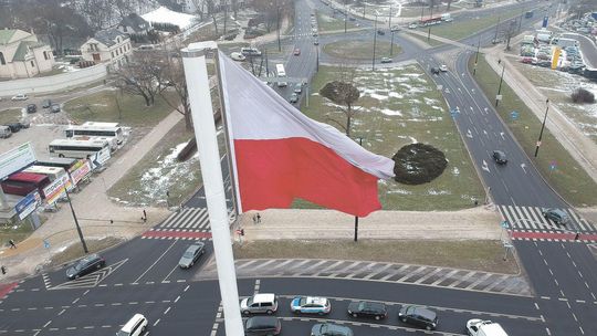 35-metrowy maszt na rondzie Dmowskiego w Lublinie zmienia "opiekuna". Kto teraz będzie się nim zajmować?