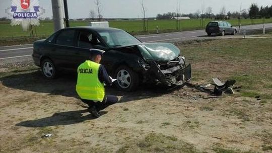 36-latek spowodował wypadek. Brat jechał mu pomóc i dachował. Obaj byli pijani