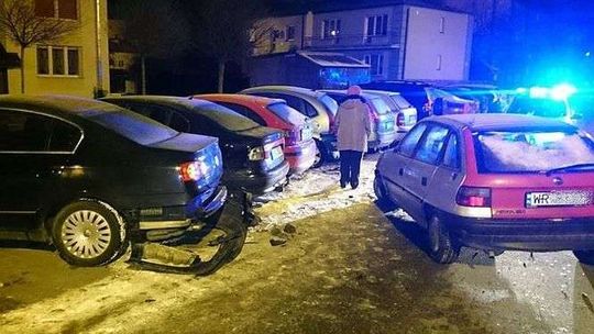 39-latek uszkodził pięć samochodów. Trzeźwy nie był
