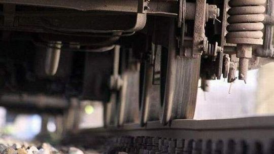 39-latka chciała popełnić samobójstwo. Czekała na pociąg na torach