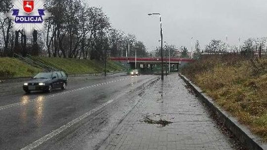 4-kilogramowy młot spadł z wiaduktu na samochód. Ranny pasażer