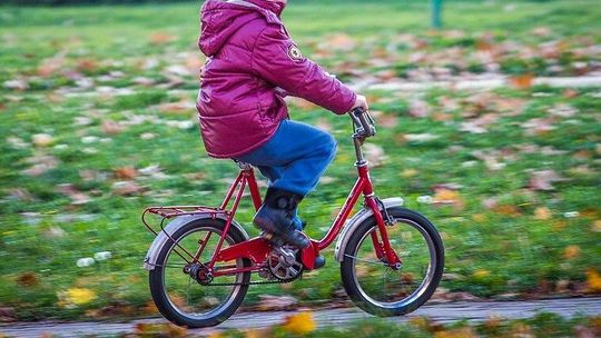 4-latek w szpitalu, bo sąsiad oblał jego rowerek kwasem